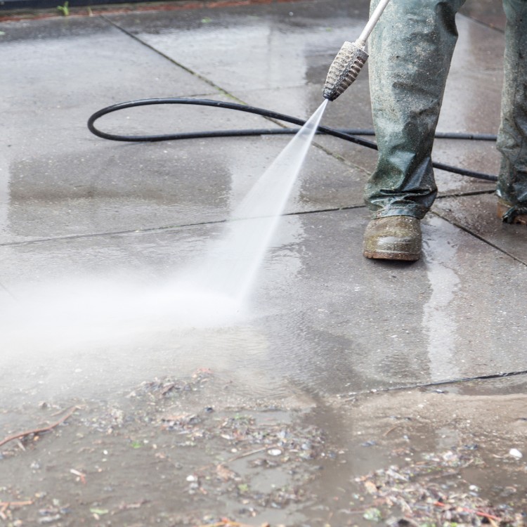 Pressure washing services in Los Angeles, CA