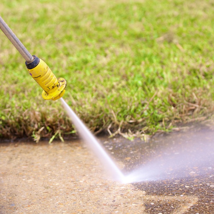Pressure washing services in Los Angeles, CA
