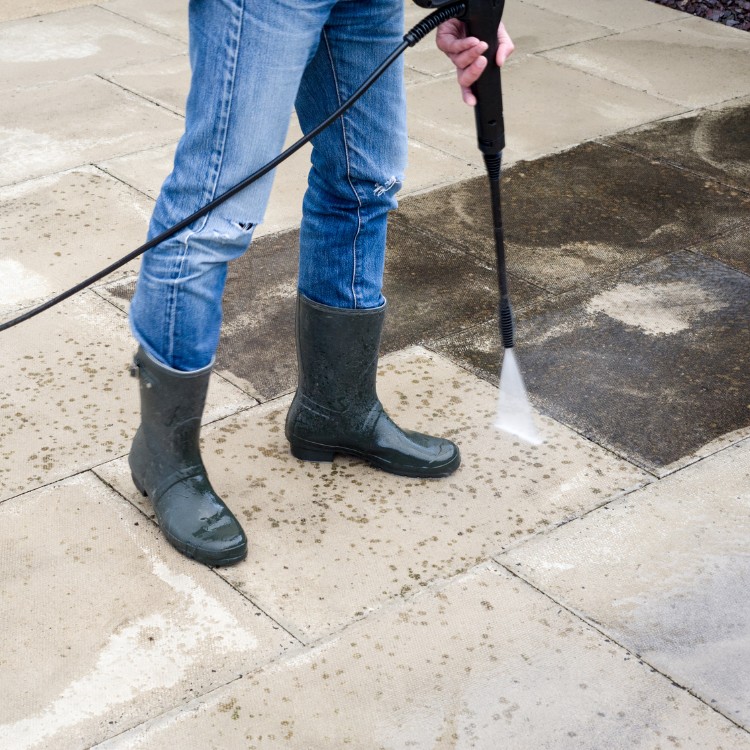 Pressure washing services in Los Angeles, CA